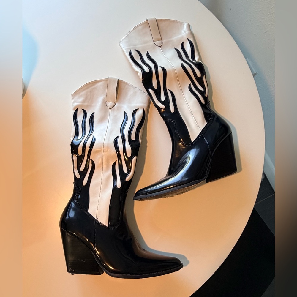 Stylish Black and White Flame Boots - Picture 3 of 12
